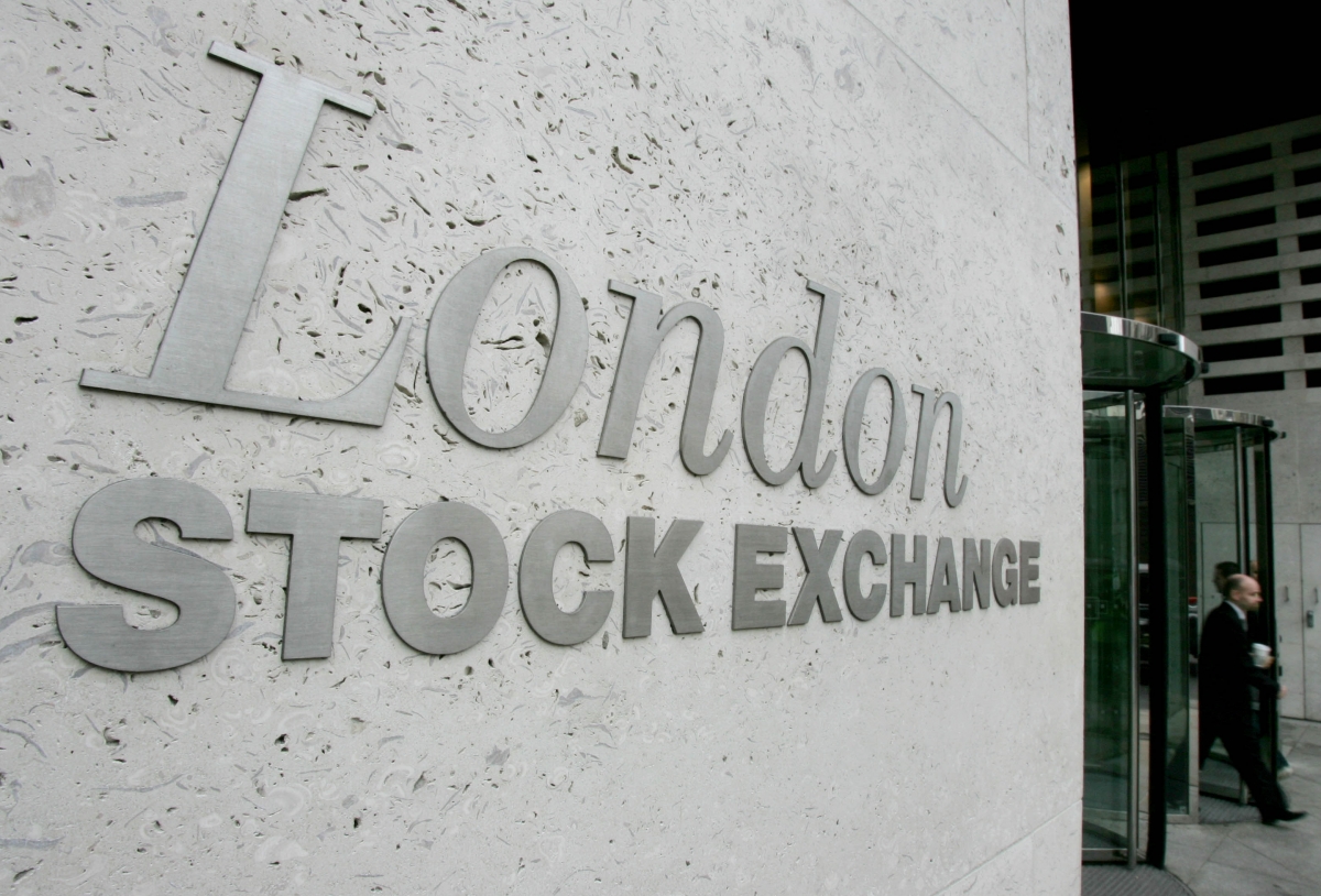 La Bourse de Londres monte, le sterling chute après le vote UK
