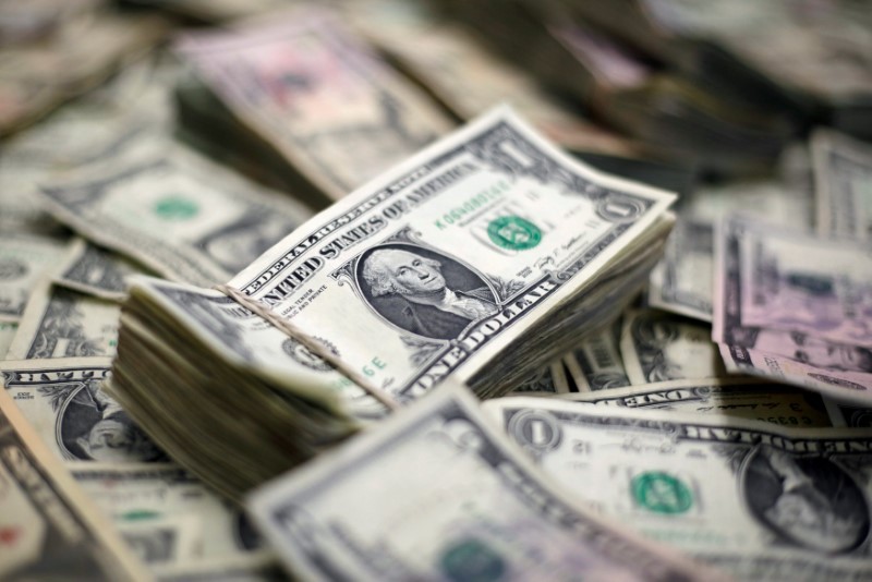 Le dollar atteint son pic en un mois après le compte-rendu de la FED