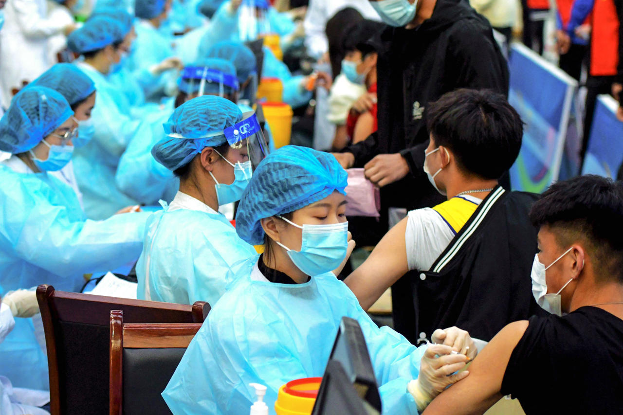 Vaccins anti-covid: plus de 483 millions de doses administrées en Chine